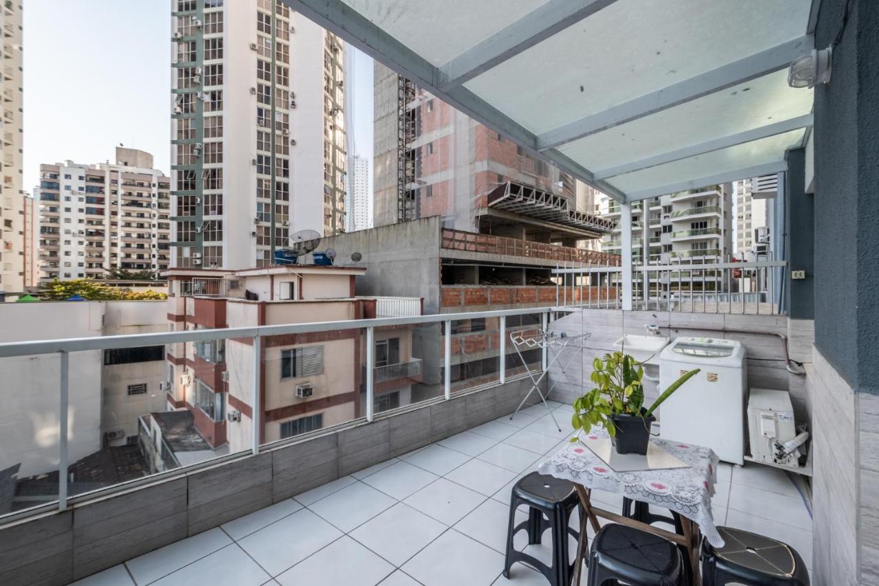 Em Frente Ao Shopping Atlantico! Com Sacada, Garagem E Ar Condicionado Leilighet Balneário Camboriú Eksteriør bilde